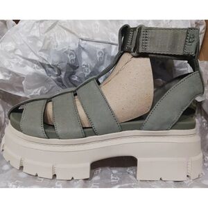 UGG ASHTON STRAPPY Platform SZ 9 NWOT MOSS GREEN STATEMENT SANDAL’S GORGEOUS
